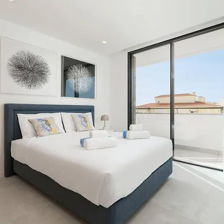 Luxury 2 Bedrooms Near And Old Town Lagos