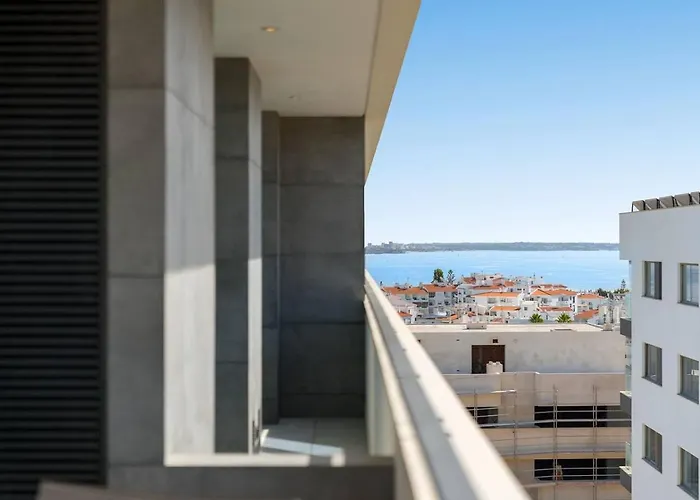 Luxury 2 Bedrooms Near And Old Town
