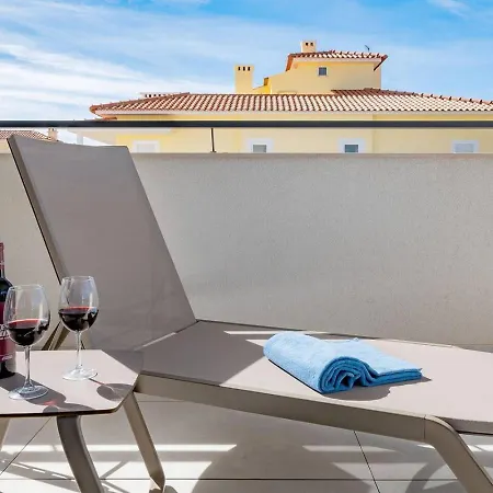 Reirica Luxury 2 Bedrooms Near And Old Town