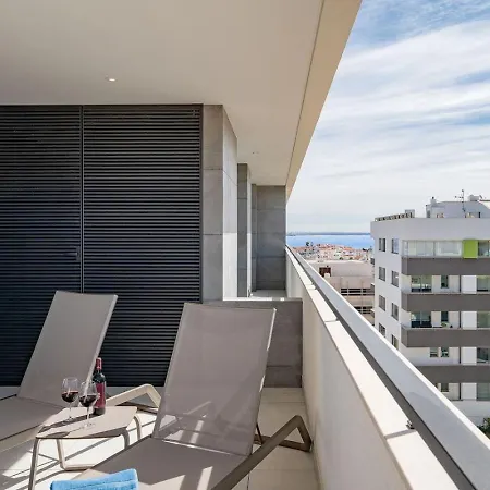 Reirica Luxury 2 Bedrooms Near And Old Town דירה